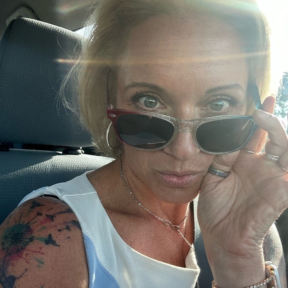 Meet your Posher, Erin - Picture 3 of 3